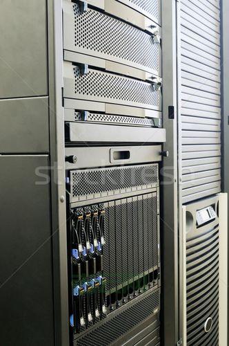 刀片服务器的优势：空间利用率高，管理更便捷