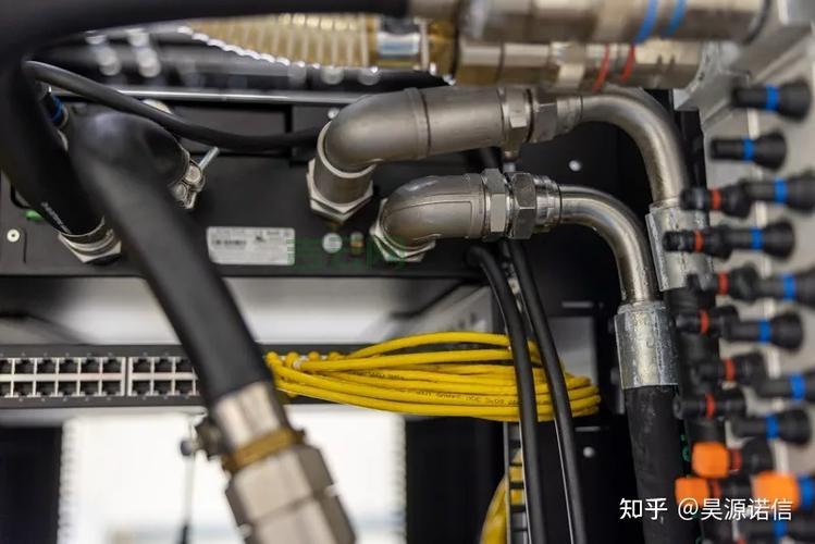 服务器功率与散热：风冷VS液冷谁更胜一筹？