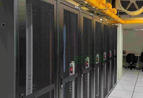 衡天主机：高性能香港服务器与美国主机托管服务