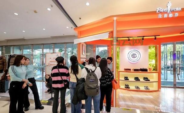 美国CERANETWORK黑人游乐网：最新影视资源一网打尽