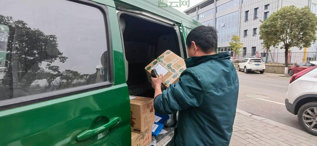 邮政快递人工客服24小时在线吗？怎么联系？