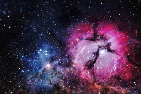 如何免费使用hubble数据库？手把手教你下载高清宇宙图片。